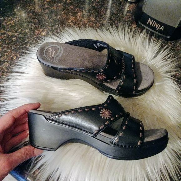 Dansko Shoes - Dansko leather sandals sz 35